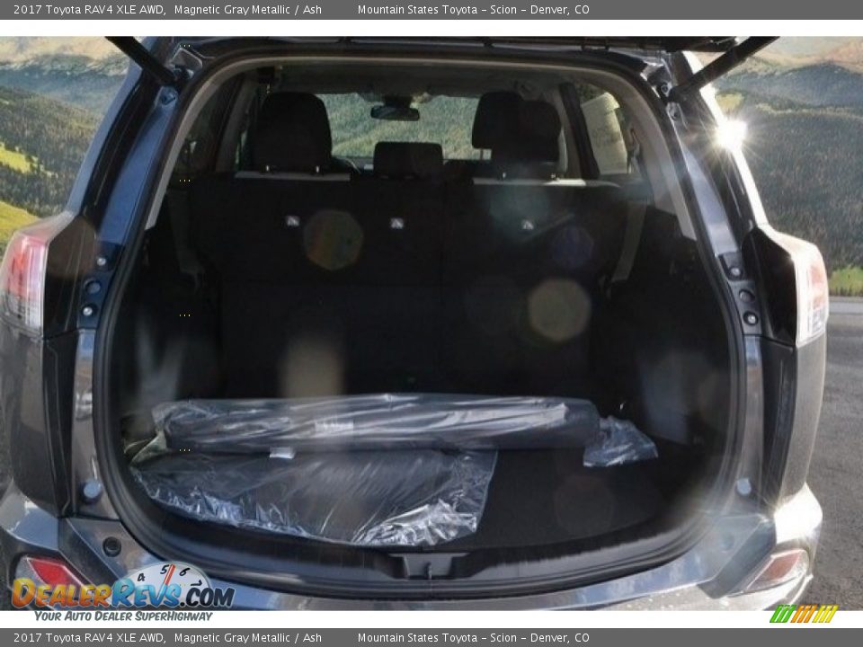 2017 Toyota RAV4 XLE AWD Magnetic Gray Metallic / Ash Photo #8