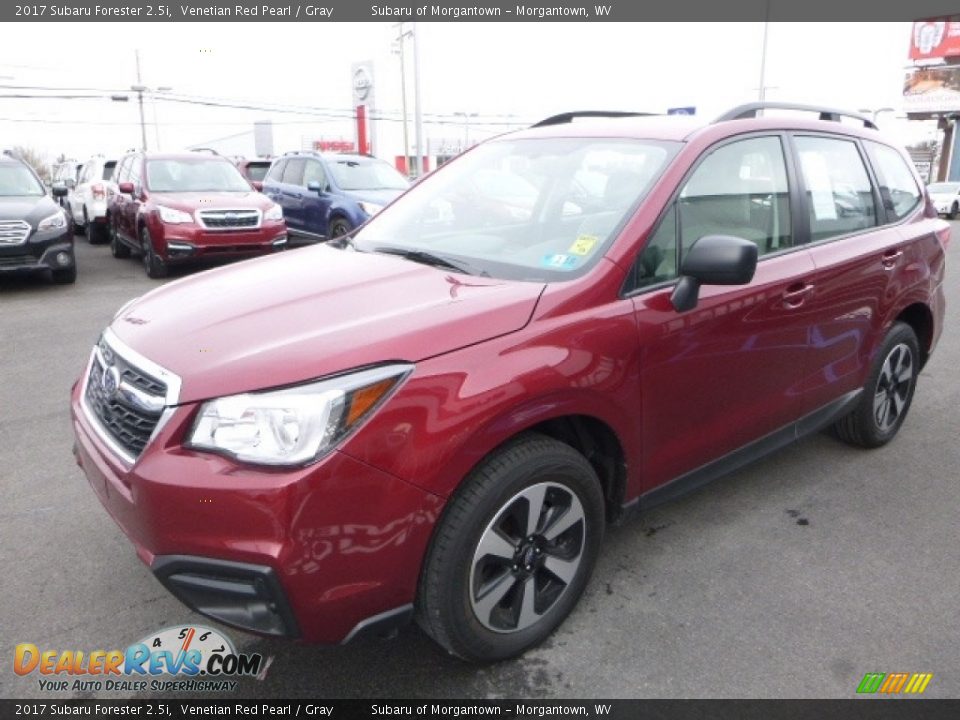 Front 3/4 View of 2017 Subaru Forester 2.5i Photo #11