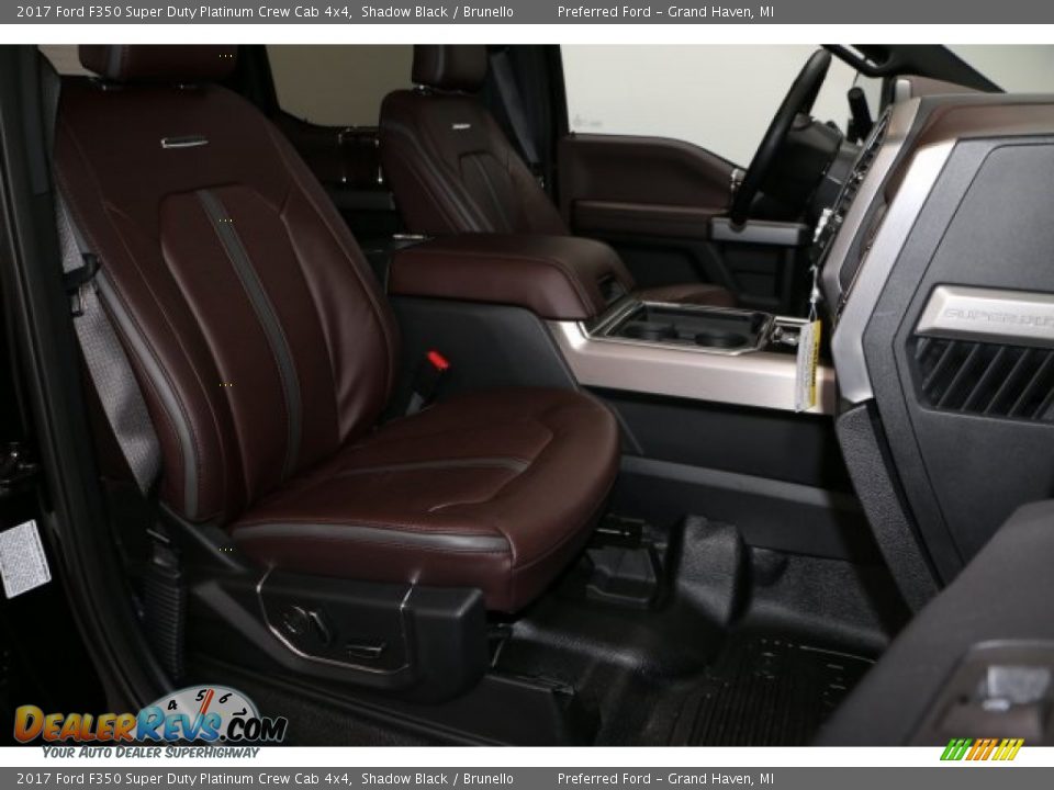 Front Seat of 2017 Ford F350 Super Duty Platinum Crew Cab 4x4 Photo #5