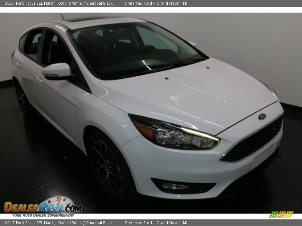 2017 Ford Focus SEL Hatch Oxford White / Charcoal Black Photo #8