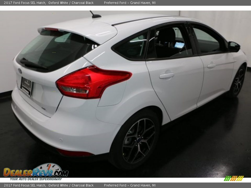 2017 Ford Focus SEL Hatch Oxford White / Charcoal Black Photo #9