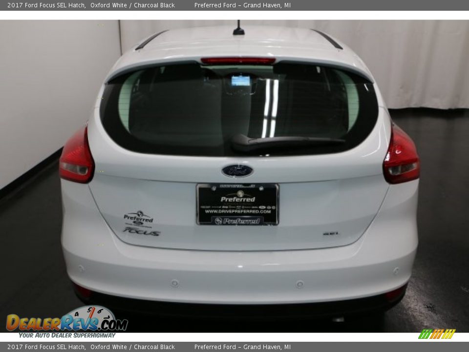 2017 Ford Focus SEL Hatch Oxford White / Charcoal Black Photo #10