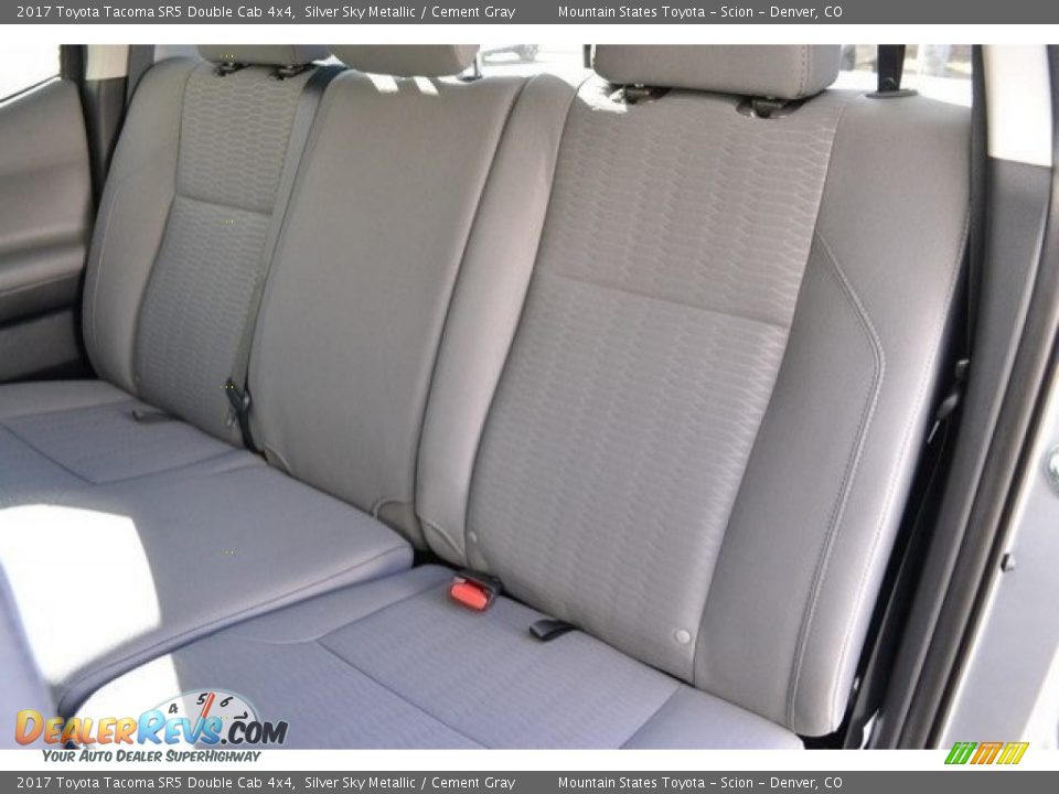 2017 Toyota Tacoma SR5 Double Cab 4x4 Silver Sky Metallic / Cement Gray Photo #7