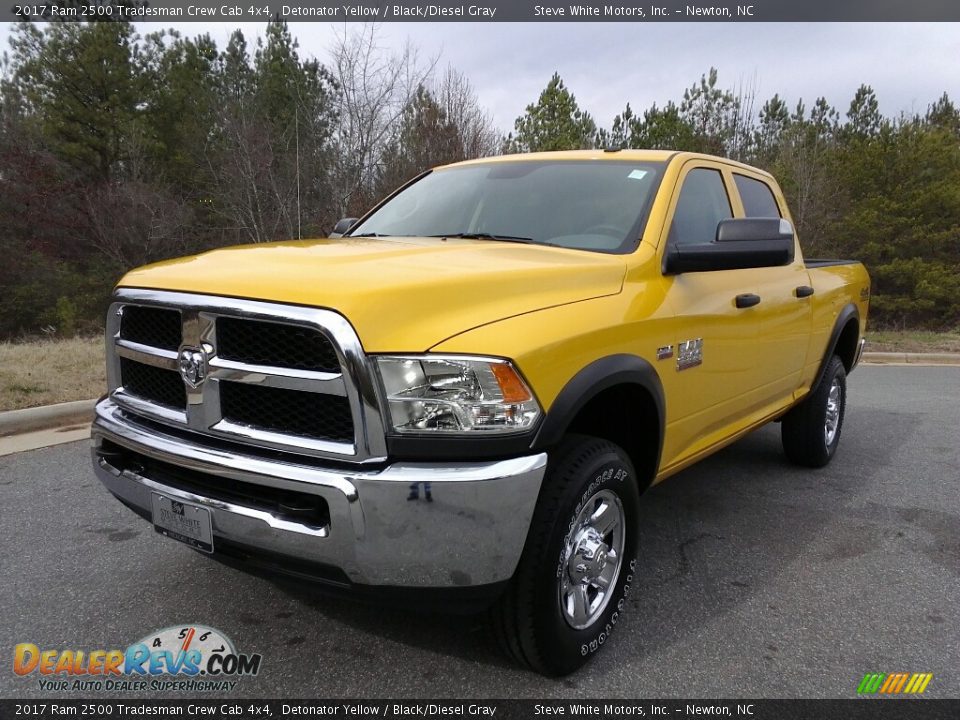 Front 3/4 View of 2017 Ram 2500 Tradesman Crew Cab 4x4 Photo #2