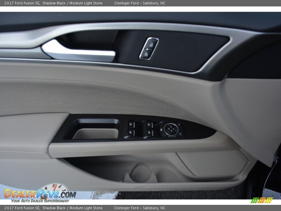 2017 Ford Fusion SE Shadow Black / Medium Light Stone Photo #5