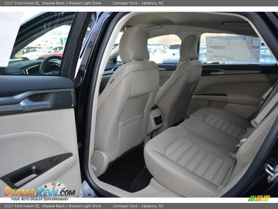 2017 Ford Fusion SE Shadow Black / Medium Light Stone Photo #8