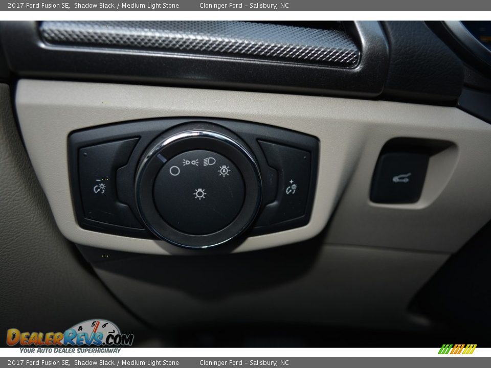 2017 Ford Fusion SE Shadow Black / Medium Light Stone Photo #17