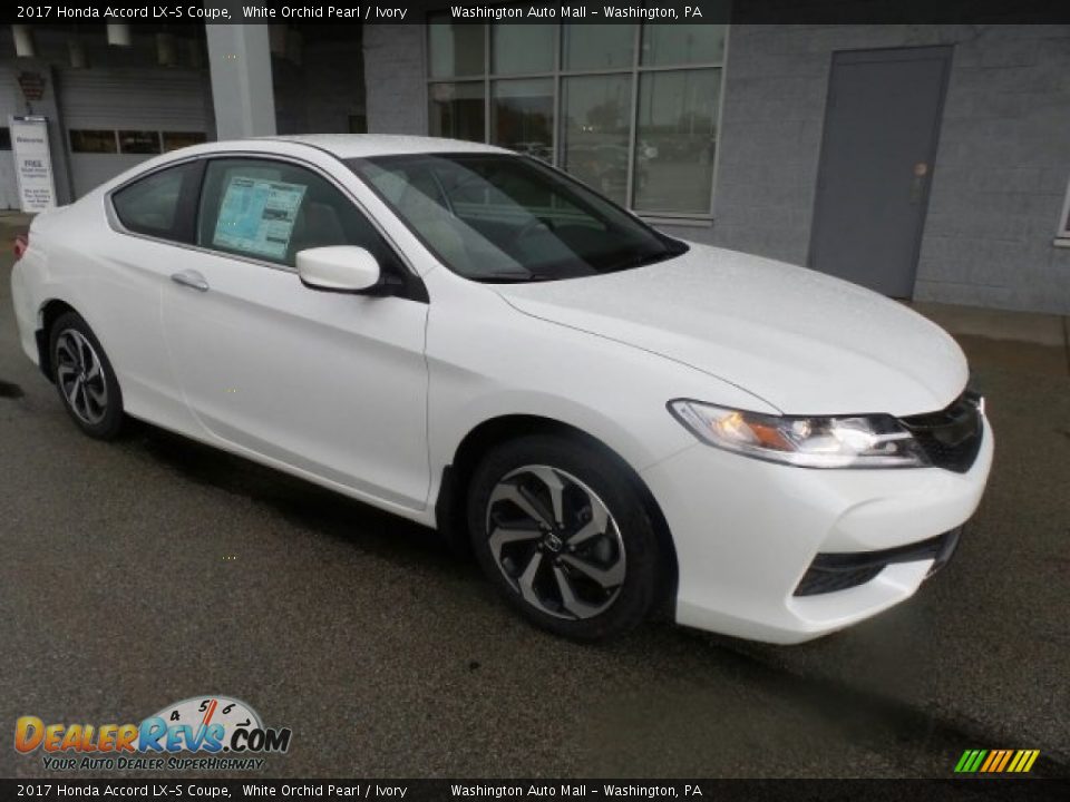 Front 3/4 View of 2017 Honda Accord LX-S Coupe Photo #1