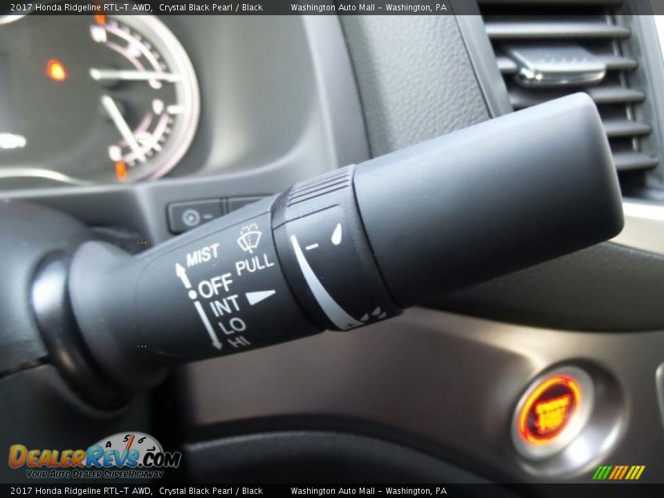 Controls of 2017 Honda Ridgeline RTL-T AWD Photo #25