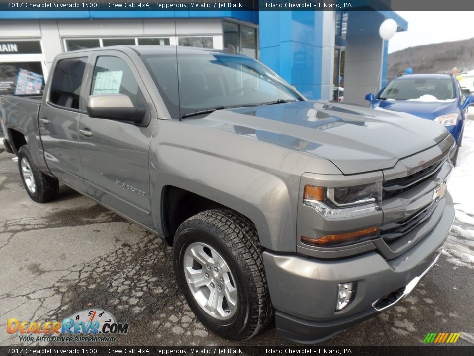 Front 3/4 View of 2017 Chevrolet Silverado 1500 LT Crew Cab 4x4 Photo #1