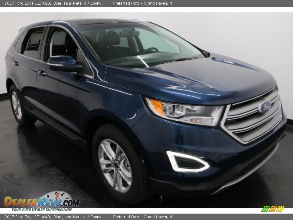 Front 3/4 View of 2017 Ford Edge SEL AWD Photo #8