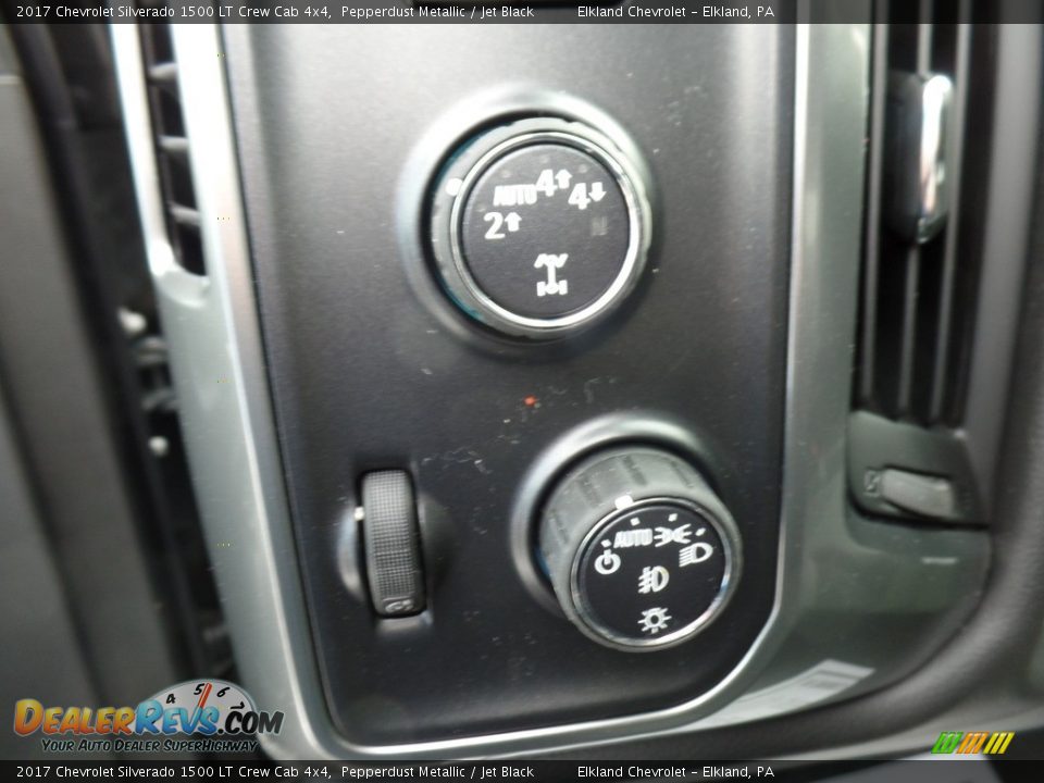 Controls of 2017 Chevrolet Silverado 1500 LT Crew Cab 4x4 Photo #28