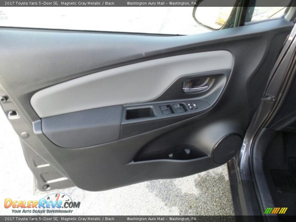 2017 Toyota Yaris 5-Door SE Magnetic Gray Metallic / Black Photo #14