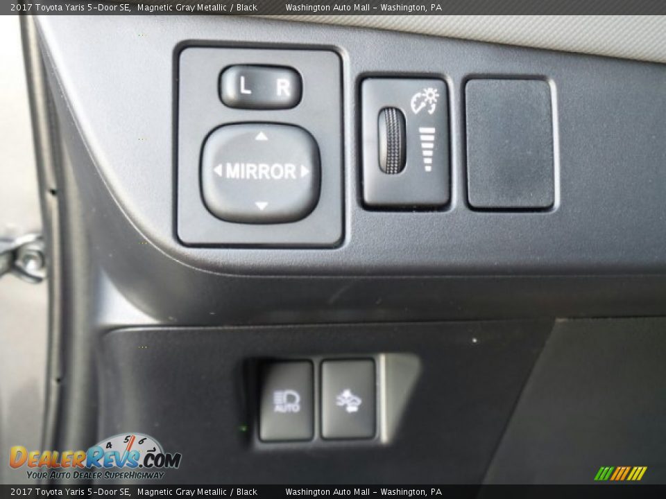 2017 Toyota Yaris 5-Door SE Magnetic Gray Metallic / Black Photo #15