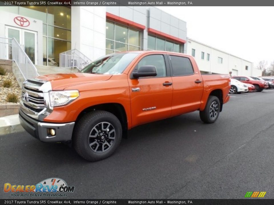 Front 3/4 View of 2017 Toyota Tundra SR5 CrewMax 4x4 Photo #5
