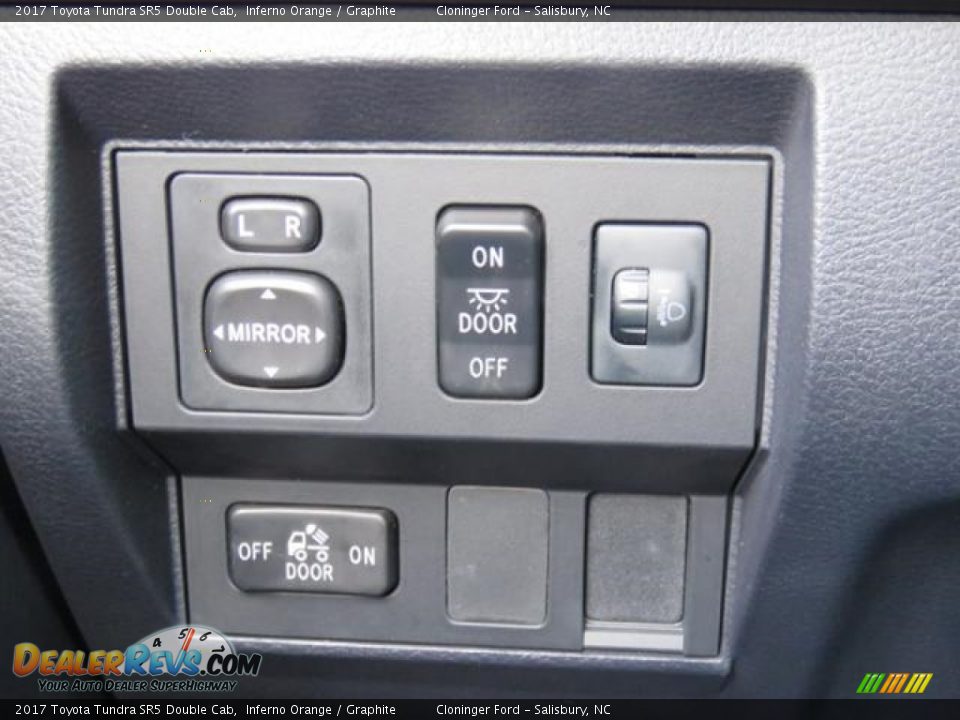 Controls of 2017 Toyota Tundra SR5 Double Cab Photo #20