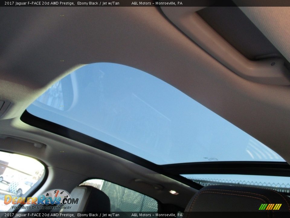 2017 Jaguar F-PACE 20d AWD Prestige Ebony Black / Jet w/Tan Photo #11