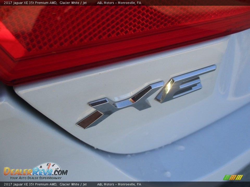 2017 Jaguar XE 35t Premium AWD Glacier White / Jet Photo #8