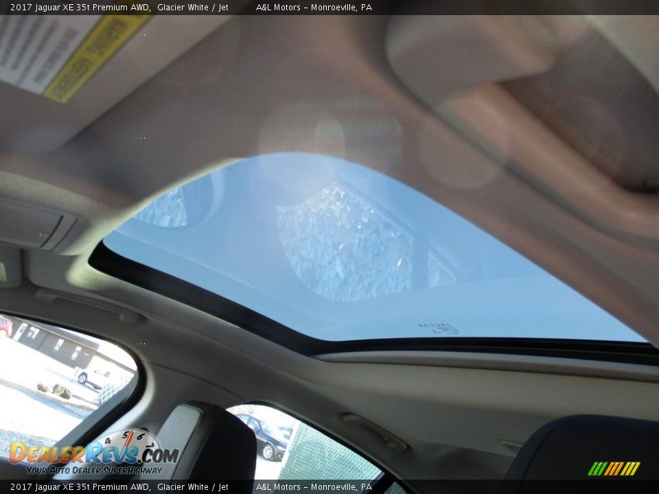 2017 Jaguar XE 35t Premium AWD Glacier White / Jet Photo #10