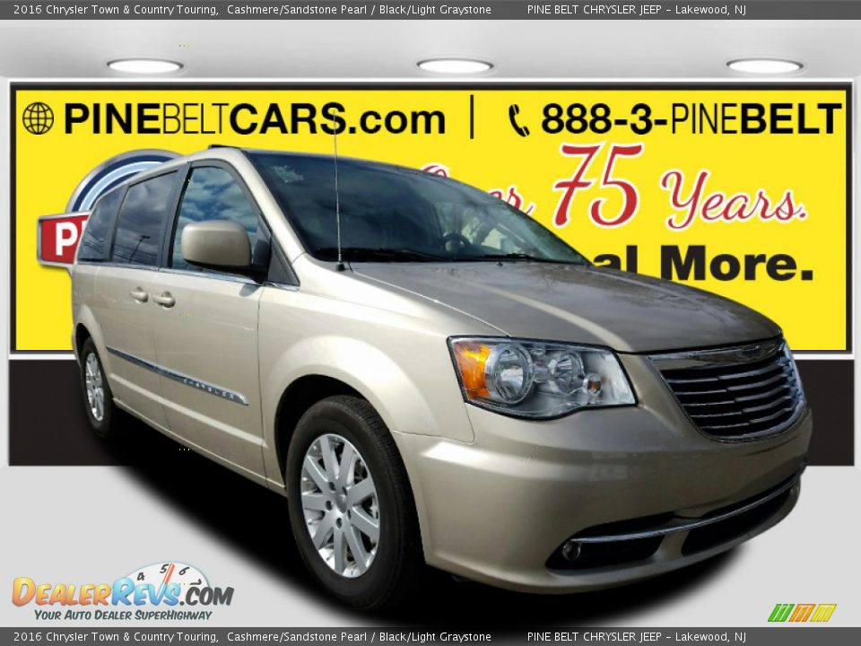 2016 Chrysler Town & Country Touring Cashmere/Sandstone Pearl / Black/Light Graystone Photo #1