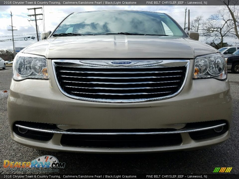 2016 Chrysler Town & Country Touring Cashmere/Sandstone Pearl / Black/Light Graystone Photo #2
