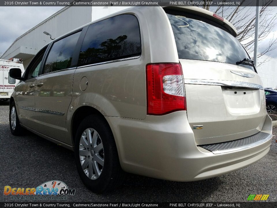 2016 Chrysler Town & Country Touring Cashmere/Sandstone Pearl / Black/Light Graystone Photo #5