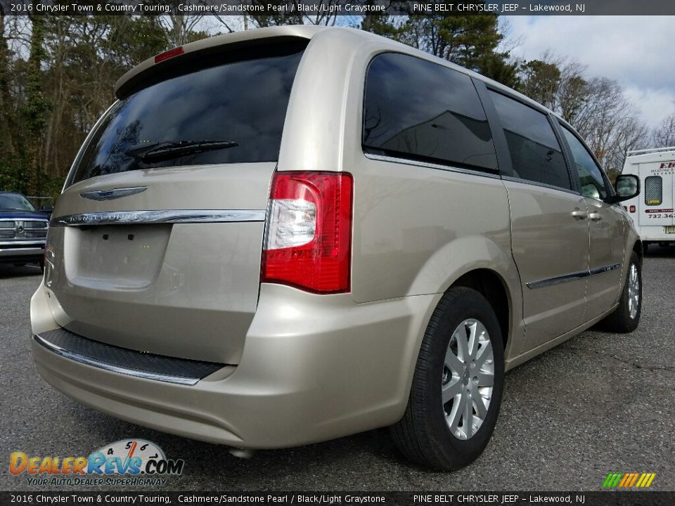 2016 Chrysler Town & Country Touring Cashmere/Sandstone Pearl / Black/Light Graystone Photo #7