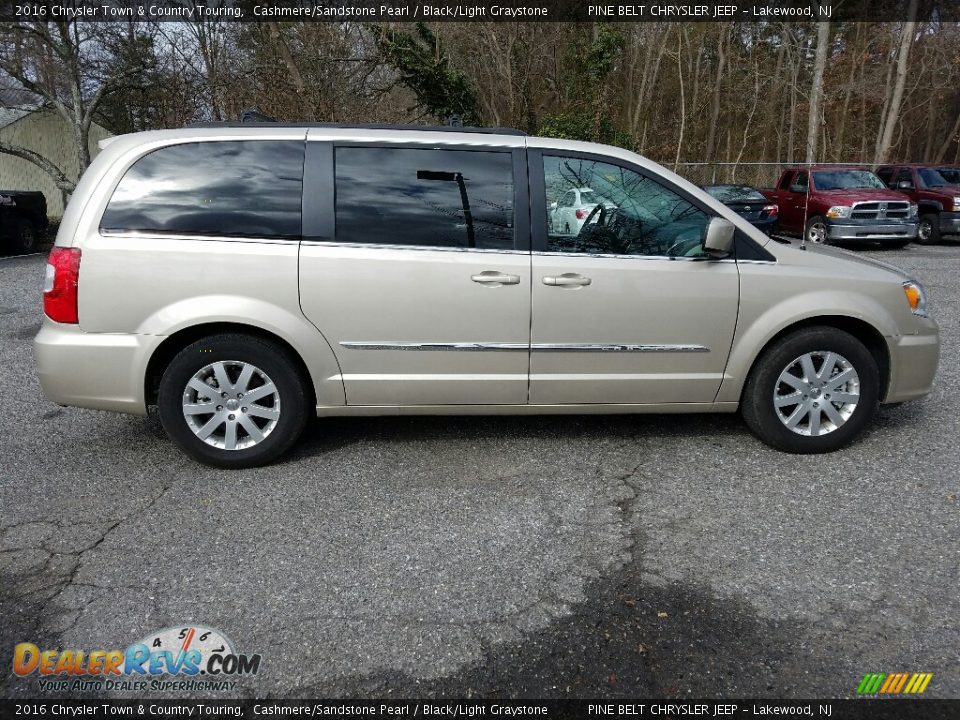 2016 Chrysler Town & Country Touring Cashmere/Sandstone Pearl / Black/Light Graystone Photo #8