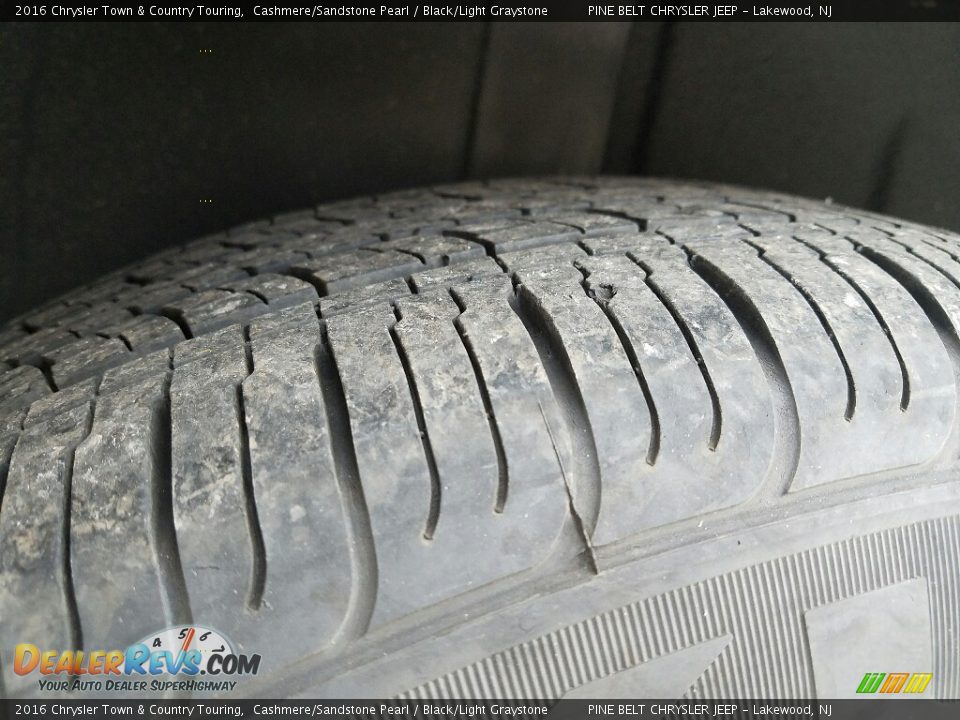 2016 Chrysler Town & Country Touring Cashmere/Sandstone Pearl / Black/Light Graystone Photo #10