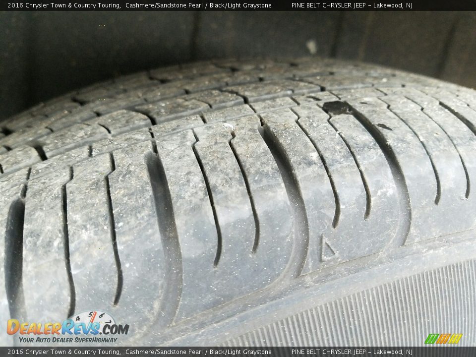 2016 Chrysler Town & Country Touring Cashmere/Sandstone Pearl / Black/Light Graystone Photo #12