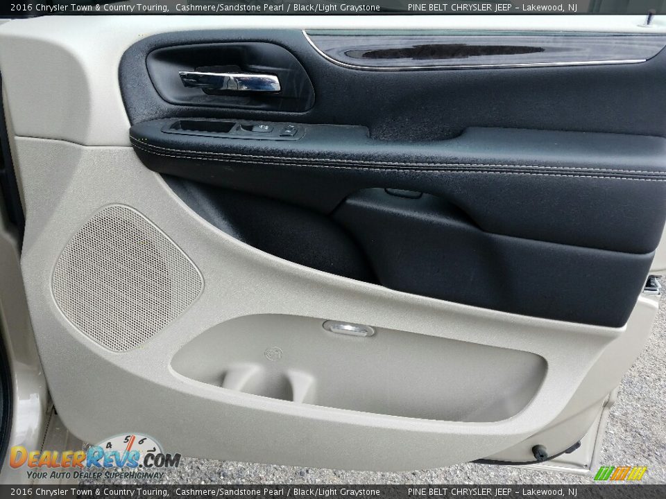 2016 Chrysler Town & Country Touring Cashmere/Sandstone Pearl / Black/Light Graystone Photo #13