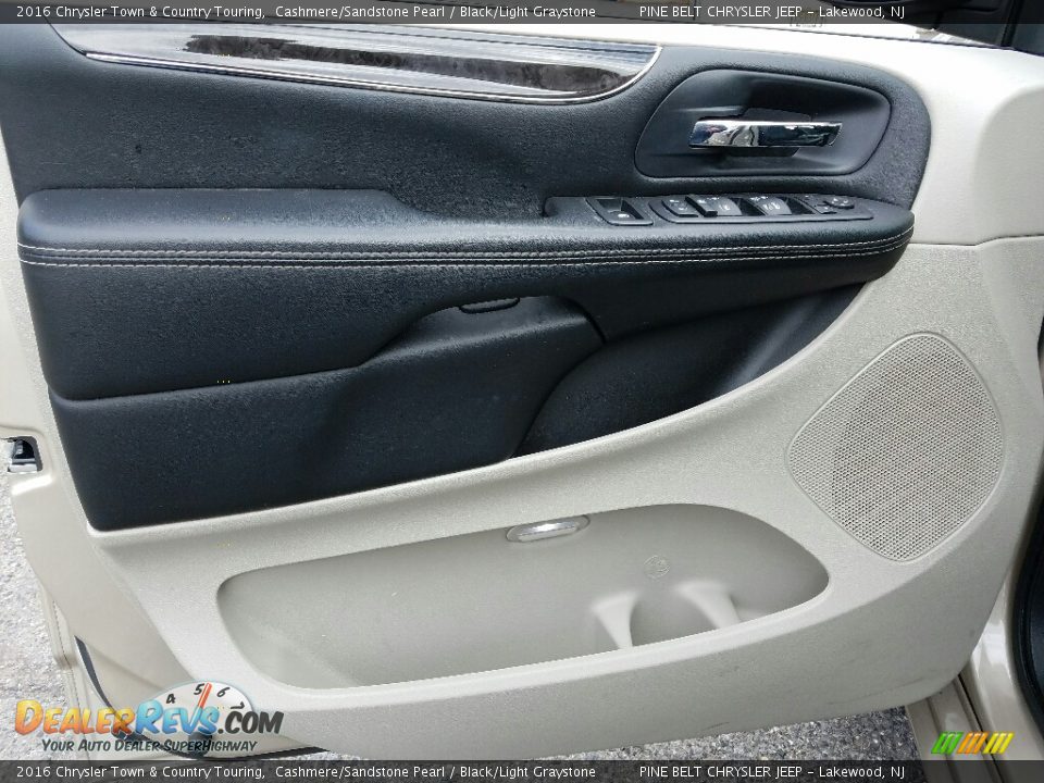 2016 Chrysler Town & Country Touring Cashmere/Sandstone Pearl / Black/Light Graystone Photo #14