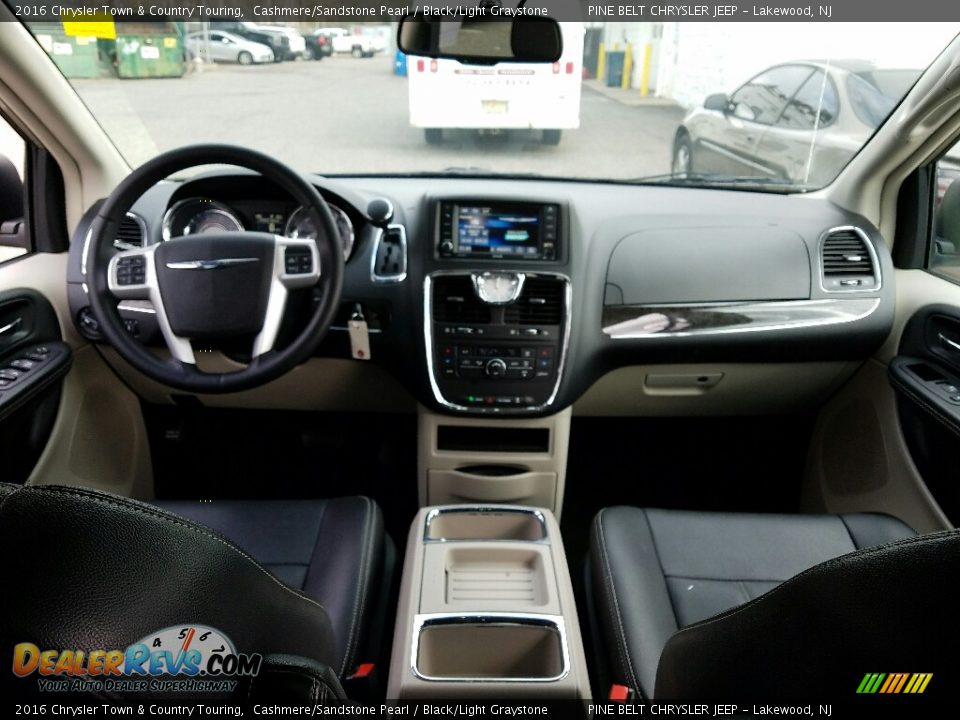 2016 Chrysler Town & Country Touring Cashmere/Sandstone Pearl / Black/Light Graystone Photo #19