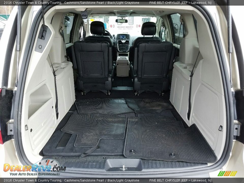 2016 Chrysler Town & Country Touring Cashmere/Sandstone Pearl / Black/Light Graystone Photo #26
