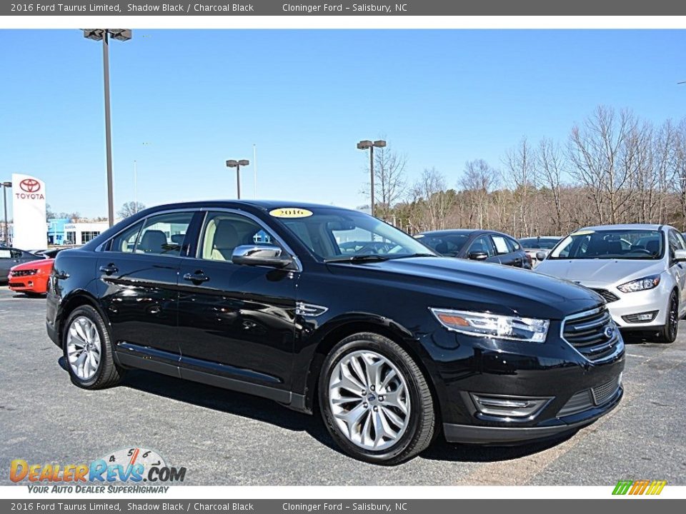 Front 3/4 View of 2016 Ford Taurus Limited Photo #1