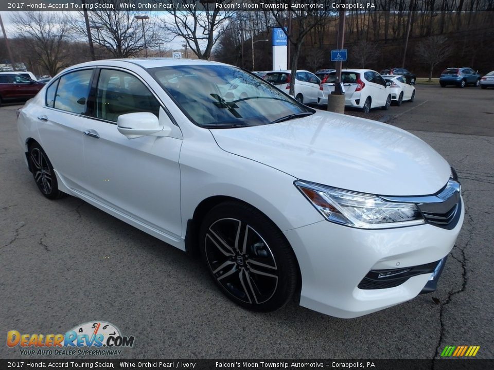 2017 Honda Accord Touring Sedan White Orchid Pearl / Ivory Photo #5