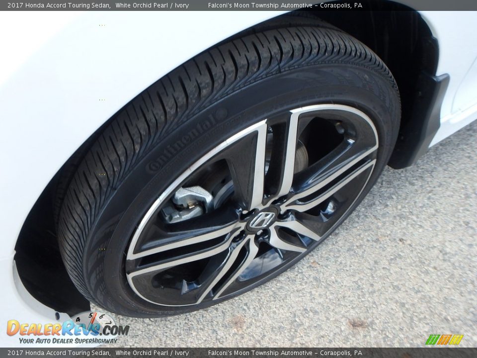2017 Honda Accord Touring Sedan White Orchid Pearl / Ivory Photo #7