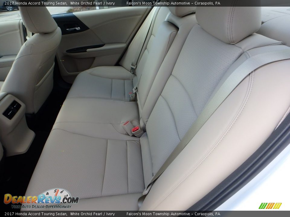 2017 Honda Accord Touring Sedan White Orchid Pearl / Ivory Photo #9