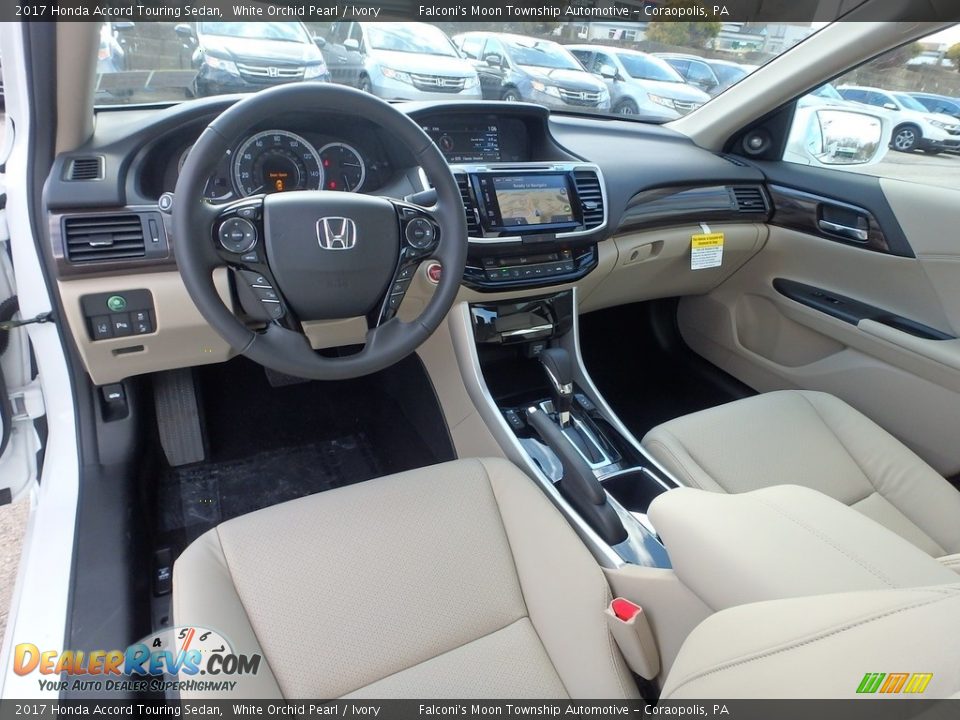 2017 Honda Accord Touring Sedan White Orchid Pearl / Ivory Photo #10