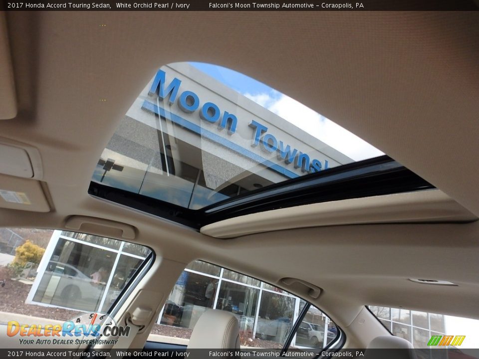 2017 Honda Accord Touring Sedan White Orchid Pearl / Ivory Photo #12