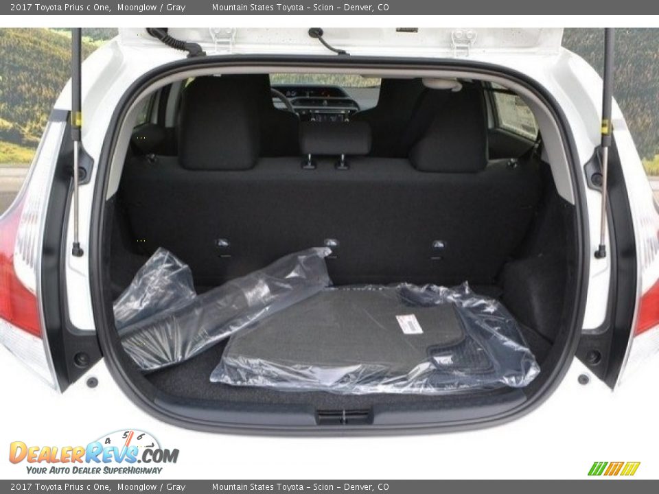 2017 Toyota Prius c One Moonglow / Gray Photo #8