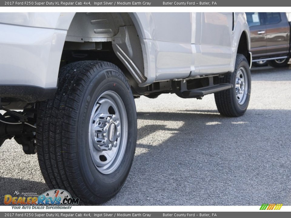 2017 Ford F250 Super Duty XL Regular Cab 4x4 Ingot Silver / Medium Earth Gray Photo #4