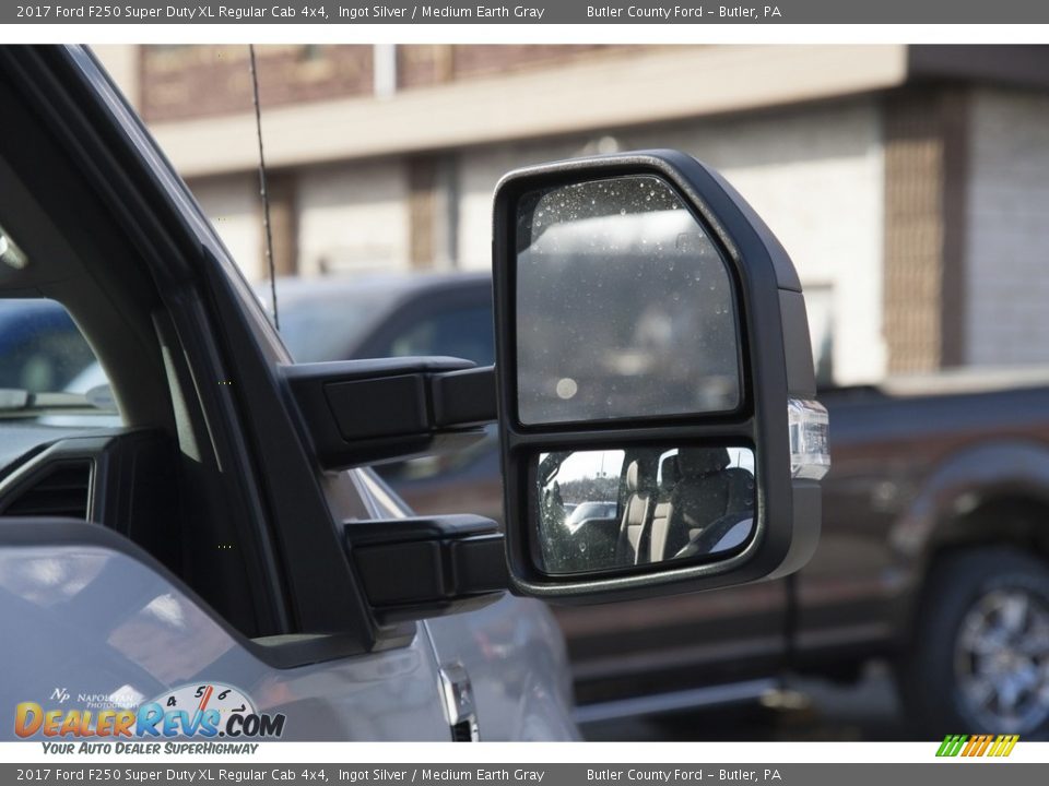2017 Ford F250 Super Duty XL Regular Cab 4x4 Ingot Silver / Medium Earth Gray Photo #5