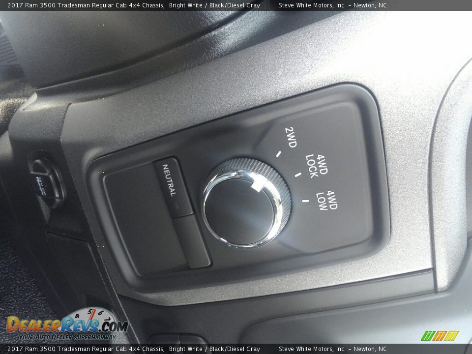 2017 Ram 3500 Tradesman Regular Cab 4x4 Chassis Bright White / Black/Diesel Gray Photo #7