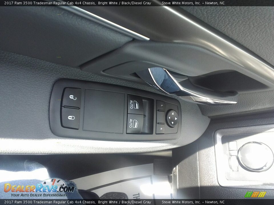 2017 Ram 3500 Tradesman Regular Cab 4x4 Chassis Bright White / Black/Diesel Gray Photo #10