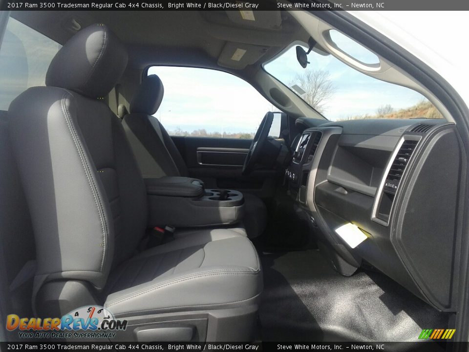 2017 Ram 3500 Tradesman Regular Cab 4x4 Chassis Bright White / Black/Diesel Gray Photo #16