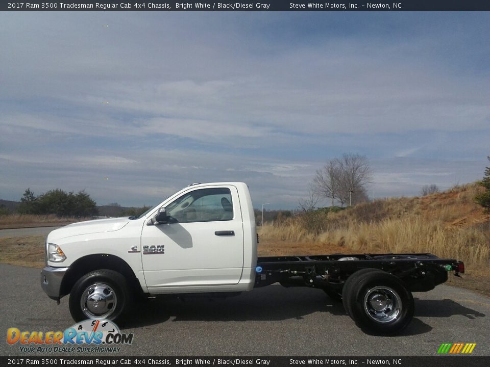 2017 Ram 3500 Tradesman Regular Cab 4x4 Chassis Bright White / Black/Diesel Gray Photo #17