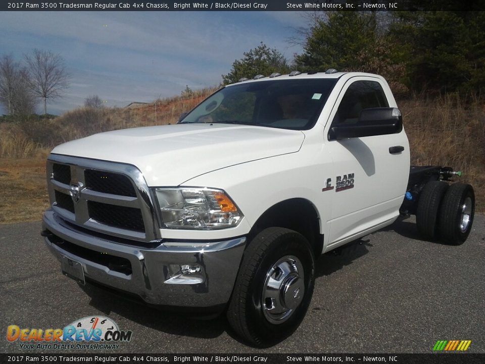 2017 Ram 3500 Tradesman Regular Cab 4x4 Chassis Bright White / Black/Diesel Gray Photo #18
