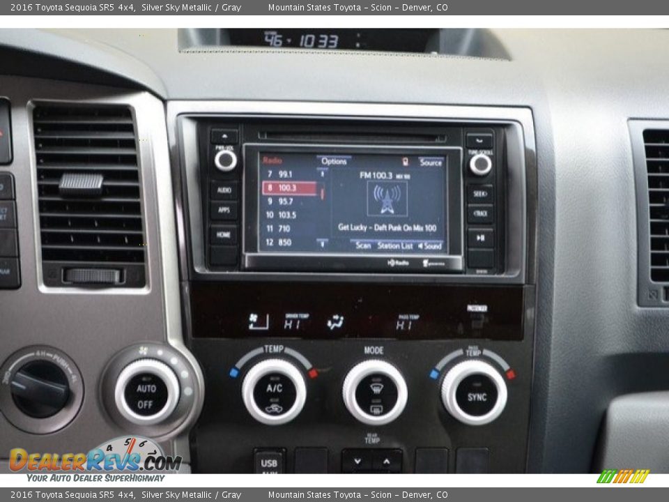 Controls of 2016 Toyota Sequoia SR5 4x4 Photo #16