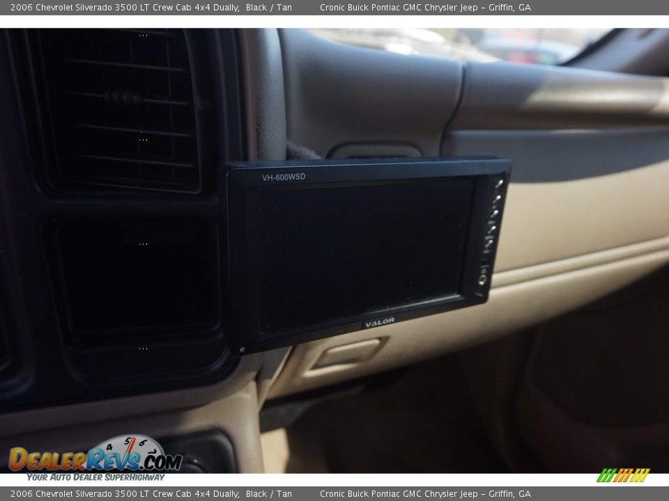 2006 Chevrolet Silverado 3500 LT Crew Cab 4x4 Dually Black / Tan Photo #24